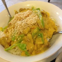 รูปภาพถ่ายที่ Veggie Garden Restaurant โดย Lindsey W. เมื่อ 4/30/2012