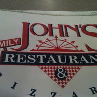 Foto scattata a John&amp;#39;s Family Restaurant da Troy C. il 4/18/2012