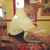 8/21/2012 tarihinde Robert T.ziyaretçi tarafından Burrito Factory'de çekilen fotoğraf