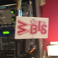 Photo prise au WBLS-FM 107.5 par Lynn D. le8/19/2012