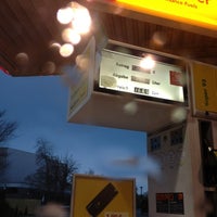 Das Foto wurde bei Shell von Tiana L. am 4/13/2012 aufgenommen