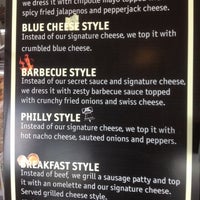 รูปภาพถ่ายที่ 96th Street Steakburgers โดย Butch R. เมื่อ 5/19/2012