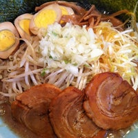 Photo taken at NAGAHAMAラーメン ろくまんぼー by ゆにちろるLv1 on 3/25/2012