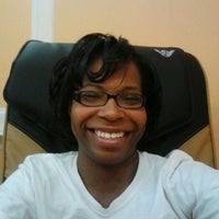 2/18/2012 tarihinde Erika H.ziyaretçi tarafından Divine Touch Hair Salon'de çekilen fotoğraf