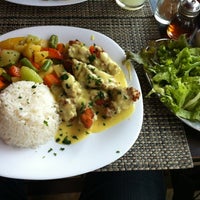 Das Foto wurde bei Eskina Bar e Restaurante von Anderson K. am 8/28/2012 aufgenommen
