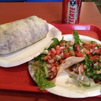 รูปภาพถ่ายที่ Buddy&amp;#39;s Burrito &amp;amp; Taco Bar โดย Melis H. เมื่อ 5/21/2012