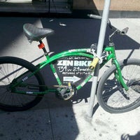 รูปภาพถ่ายที่ Zen Bikes โดย Catherine Z. เมื่อ 4/29/2012