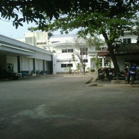 Photo taken at โรงนม มหาวิทยาลัยเกษตรศาสตร์ by Title C. on 12/22/2011