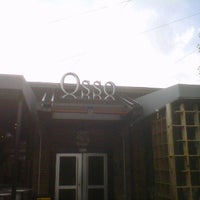 Foto diambil di Osso Restaurant and Lounge oleh Tim L. pada 6/13/2012