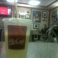 Photo taken at McDonald&amp;#39;s by Kaariip Viiriip Q. on 12/9/2011