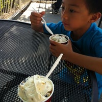 Photo taken at Cold Stone Creamery by Rommel B. on 5/5/2012