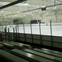 Foto tirada no(a) Lynnwood Ice Center por Becky L. em 11/13/2011