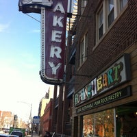 3/27/2011 tarihinde Jenny W.ziyaretçi tarafından Bleeding Heart Bakery'de çekilen fotoğraf