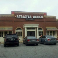Foto tomada en Atlanta Bread Company  por Sheri F. el 9/27/2011