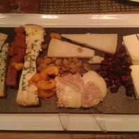 Photo prise au Poncelet Cheese Bar par Neus E. le5/14/2012