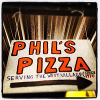รูปภาพถ่ายที่ Phil&amp;#39;s Pizza โดย Nikelii B. เมื่อ 5/17/2012