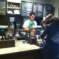 Foto tirada no(a) Starbucks por Rorro L. em 7/22/2012