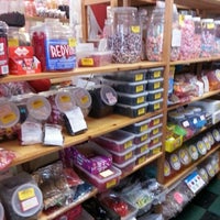 รูปภาพถ่ายที่ Boyd&amp;#39;s Retro Candy Store โดย Ty G. เมื่อ 7/28/2012