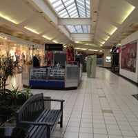 Foto diambil di Morgantown Mall oleh Justin A. pada 11/27/2011