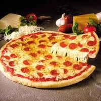 Foto tirada no(a) Pizza 2 Go por Katherine A. em 8/7/2012