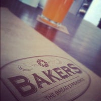 Foto tomada en Bakers - The Bread Experience  por Carlos P. el 10/15/2011