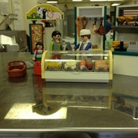 Photo prise au Acme Meat Market LTD. par Kari M. le2/18/2012