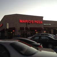Das Foto wurde bei Marios Pizza - W. Wendover Ave von Deus W. am 10/15/2011 aufgenommen
