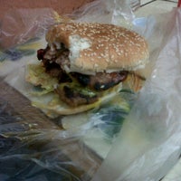 Foto tirada no(a) Mister Burger por Guidalti C. em 10/1/2011