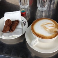 Foto tomada en Coffea Cafe  por Your_Mum el 1/10/2012