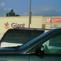 Photo taken at Giant Food by Stormin N. on 8/4/2012