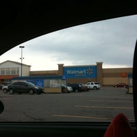 รูปภาพถ่ายที่ Walmart Supercentre โดย Derek B. เมื่อ 9/13/2011