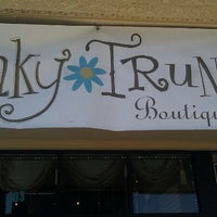 รูปภาพถ่ายที่ Junky Trunk Boutique โดย Hayley N. เมื่อ 8/24/2011