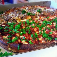 Foto tomada en Hot Spot Pizza (Burnaby)  por Kevin W. el 3/18/2012