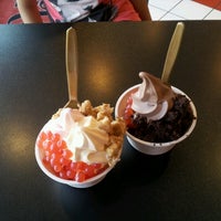 รูปภาพถ่ายที่ Golden Spoon Frozen Yogurt โดย j เมื่อ 8/24/2012