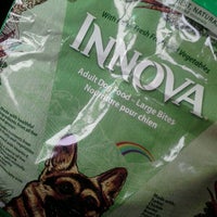 Foto tirada no(a) The Hound&#39;s Meow por laura m. em 9/21/2011
