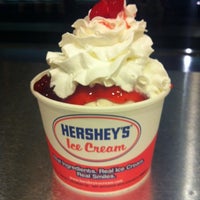 Photo taken at Hershey&#39;s Ice Cream by Thi H. on 8/12/2011