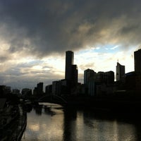 Foto tomada en Quay West Suites Melbourne  por Tam P. el 7/2/2012