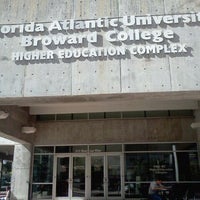 Foto tomada en Broward College Downtown Campus  por Carla X. el 1/5/2012