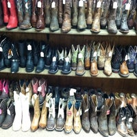 Photo prise au Jackson&amp;#39;s Western Store par Jillian D. le3/23/2012