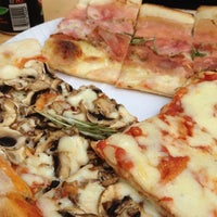Photo taken at Garda Pizza by San G. on 8/11/2012