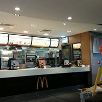 รูปภาพถ่ายที่ McDonald&amp;#39;s โดย Sven B. เมื่อ 10/31/2011