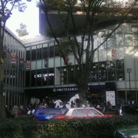 Photo taken at Idea Frames 表参道ヒルズ店 by Kazuyuki T. on 11/13/2011
