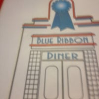 รูปภาพถ่ายที่ Blue Ribbon Diner- Burlington โดย Robert W. เมื่อ 3/16/2012