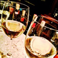 Das Foto wurde bei Grand Cru Wine Bar and Cafe von Lisa B. am 2/25/2012 aufgenommen