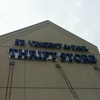 รูปภาพถ่ายที่ St. Vincent De Paul Thrift Store โดย Haley M. เมื่อ 6/7/2012