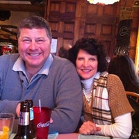 Foto tomada en Carol and Dave&#39;s Roadhouse  por Suzi el 3/31/2012