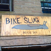 6/16/2012 tarihinde Gahlord D.ziyaretçi tarafından Bike Slug'de çekilen fotoğraf