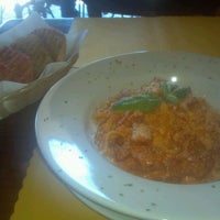 รูปภาพถ่ายที่ Pastas and Tapas โดย Terra C. เมื่อ 5/19/2012