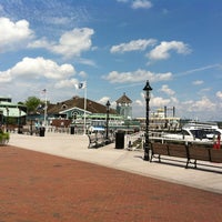 รูปภาพถ่ายที่ Potomac Riverboat Company โดย Ekaterina เมื่อ 7/30/2012