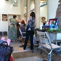 7/7/2012にLisa G.がNeighborhood Salonで撮った写真